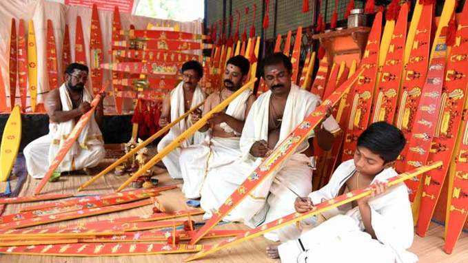 Thiruvananthapuram: Artisans make ceremonial bows called Onavillu for Padmanabhaswamy Temple 