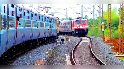 കോട്ടയത്ത് ട്രെയിനിനു മുകളില്‍ മരം വീണു