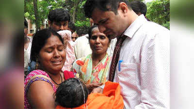 गोरखपुर हादसा:  बीआरडी हॉस्पिटल स्टाफ पर होगी FIR, डॉक्टर कफील भी घिरे