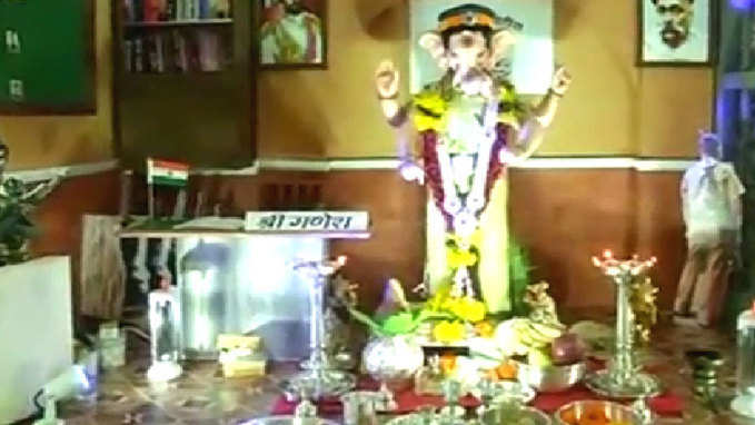 Watch: Ganesha as cop in Mumbais police station 