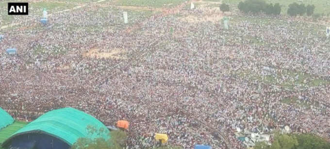 लालू की पटना में बीजेपी भगाओ, देश बचाओ रैली में उमड़ी लोगों की भीड़।