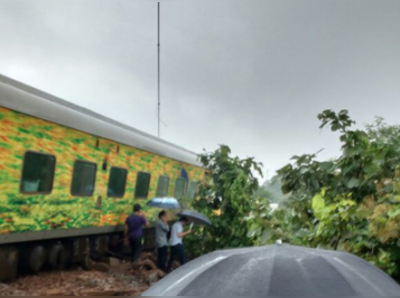 এবার মহারাষ্ট্রে রেল দুর্ঘটনা, বেলাইন দুরন্তের ৫ কোচ