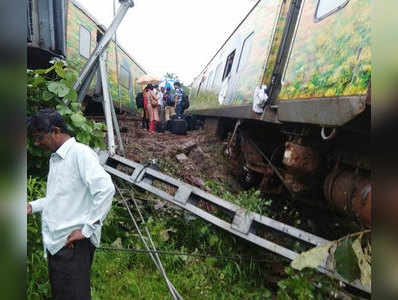 పట్టాలు తప్పిన దురంతో ఎక్స్‌ప్రెస్