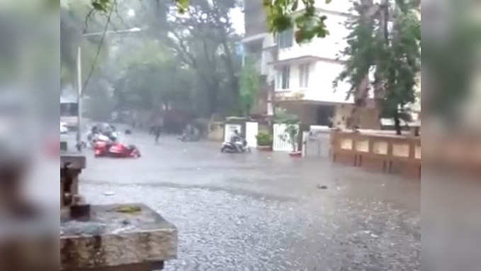 Watch: Heavy rain floods Khar in Mumbai 