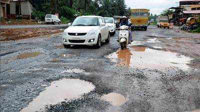 Potholes, construction work lead to traffic woes for Mangalureans 