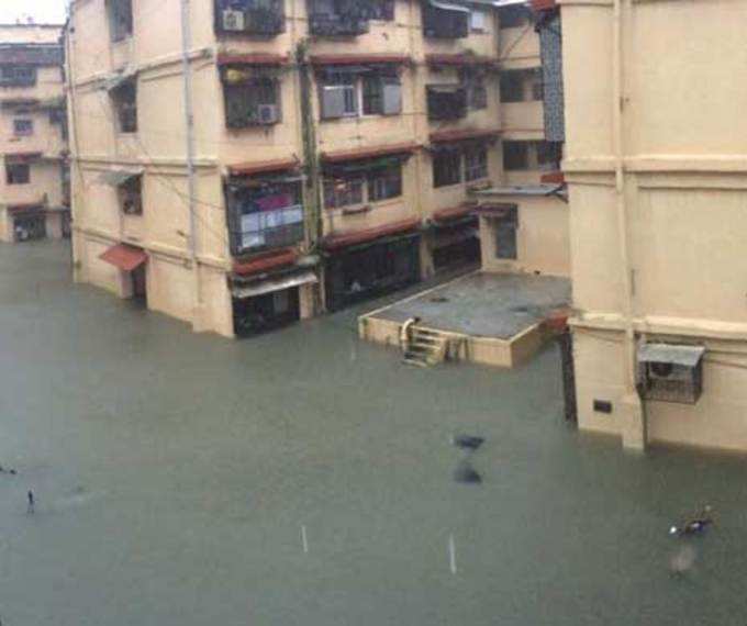 मुंबई: परळ येथील बीआयटी चाळींचा परिसर जलमय झाला