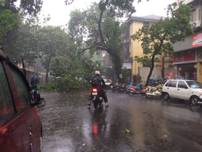 ಕ್ಯಾಮರಾ ಕಣ್ಣಿನಲ್ಲಿ ಮುಂಬೈ ಮಹಾ ಮಳೆ