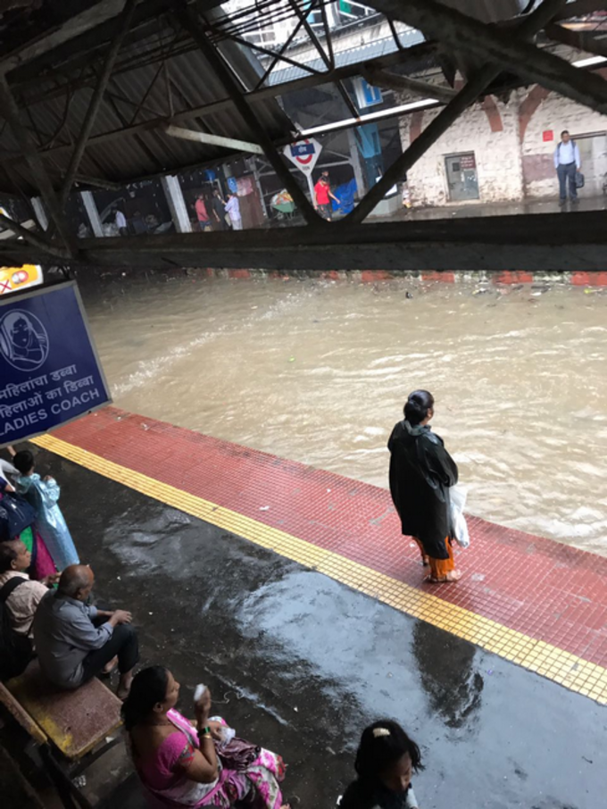 ಕ್ಯಾಮರಾ ಕಣ್ಣಿನಲ್ಲಿ ಮುಂಬೈ ಮಹಾ ಮಳೆ