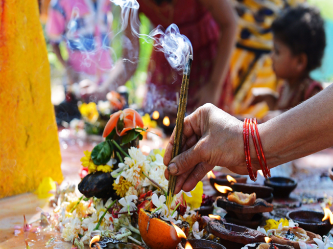 शिवलिंग मंदिर से बाहर आने पर होगा विनाश