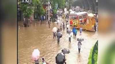 बारिश में फंसे लोगों को महाराष्ट्र के मंत्री ने अपने घर बुलाया
