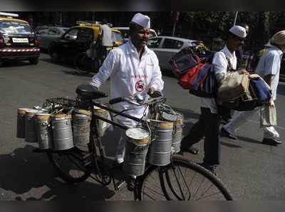 மும்பை நகருக்கே உணவளிக்கும் டப்பாவாளாக்களின் வருமானம் பாதிப்பு