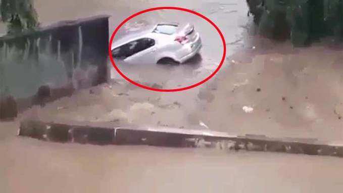 Watch: Cars get washed away in Mumbai deluge 