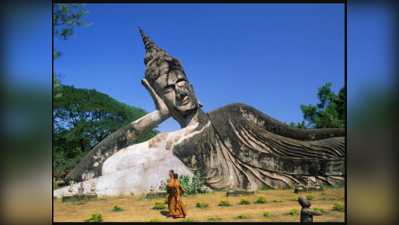 বৌদ্ধমন্দিরে সূর্যাস্ত