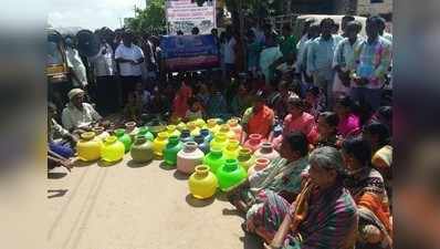 ನೀರಿಗಾಗಿ ಖಾಲಿ ಕೊಡ ಹಿಡಿದು ಪ್ರತಿಭಟನೆ