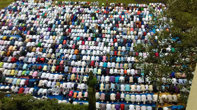 Eid-ul-Adha: Hundreds offer namaz at Eidgah maidan in Thane 
