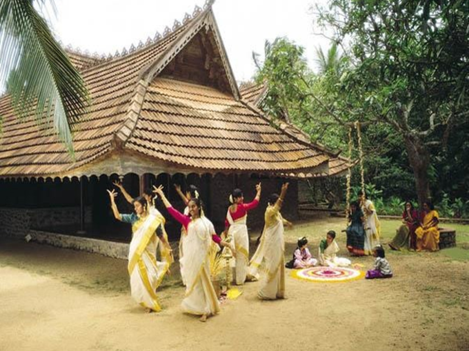 विष्णु पूजन के बाद महिलाएं करती हैं पारंपरिक नृत्य