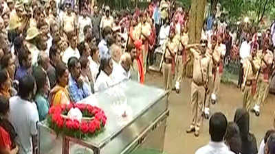 Journalist Gauri Lankesh laid to rest with full state honours 