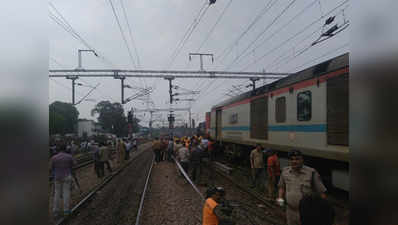 दिल्ली में पटरी से उतरी राजधानी ट्रेन, कोई हताहत नहीं