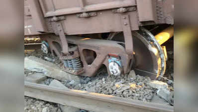 मध्य रेलवे पर जारी है ट्रेन के पटरी से उतरने का दौर
