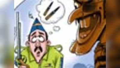 गोली अंदर, पुलिस का डर बाहर