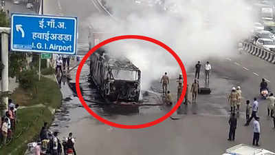 Delhi: DTC bus catches fire, close shave for passengers 