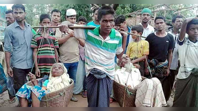 দৃষ্টিহীন মা-বাবাকে কাঁধে নিয়ে ৩৯ কিমি হেঁটে বাংলাদেশে এই রোহিঙ্গা যুবক