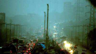 Heavy rains, thunderstorm lash Mumbai 