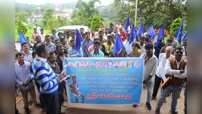 ದಲಿತನ ಮೇಲೆ ಹಲ್ಲೆ ಖಂಡಿಸಿ ಪ್ರತಿಭಟನೆ