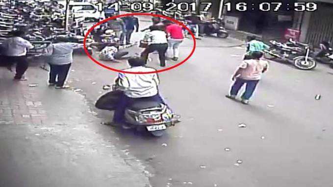 Caught on cam: Jain trader beaten up by Kathiyawadi traders in Surat 