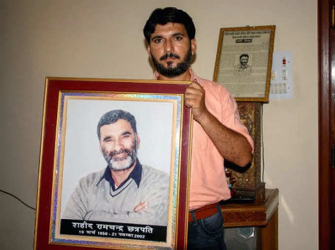 देखें पत्रकार रामचंद्र छत्रपति की तस्वीर जिनकी हत्या अक्तूबर 2002 में गोली मारकर कर दी गई थी