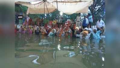 सरदार सरोवर: गुजरात में जश्न, MP में जल सत्याग्रह