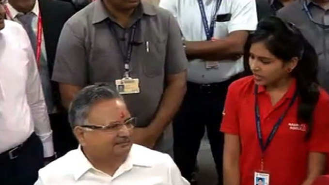 CM Raman Singh inaugurates ‘Jan Samwad’, attends calls at call centre 