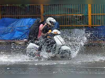 കനത്ത മഴ: കോഴിക്കോട് ജില്ലയിൽ നാളെയും അവധി