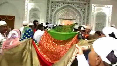 Dargah of a Hindu saint in Ajmer, attracts people of all faiths 