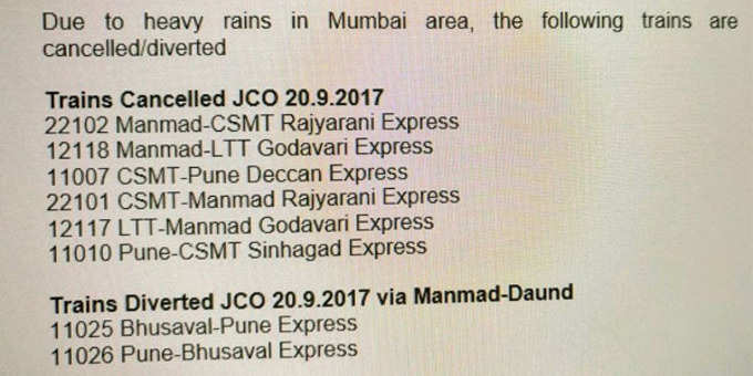 तेज बारिश की वजह से रेलवे ने भी मुंबई जाने वाली लंबी दूरी की कुछ ट्रेनों को रद्द किया है, साथ ही कुछ ट्रेनों के रूट में भी परिवर्तन किया गया है।