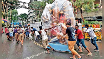 নিম্নচাপে বৃষ্টি, পুজো নিয়েও চিন্তার মেঘ