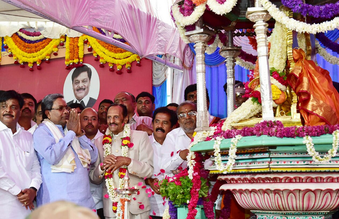 ನಾಡಹಬ್ಬಕ್ಕೆ ಅದ್ಧೂರಿ ಚಾಲನೆ