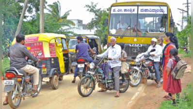 ವಾಹನ ಭರಾಟೆ, ಶಾಲಾ ಮಕ್ಕಳಿಗೆ ಆಪತ್ತು