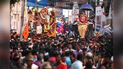 ദേവിയും കുമാരസ്വാമിയും മുന്നൂറ്റിനങ്കയുമെത്തി