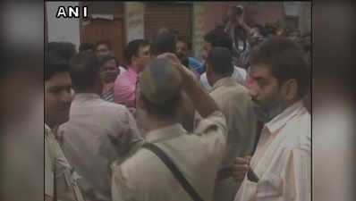 लव जिहाद: वीएचपी का हंगामा, पुलिस के साथ धक्का-मुक्की