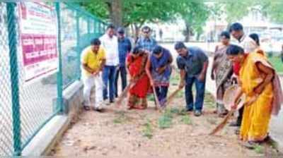 ಮಂಡ್ಯ ಬಾಲಭವನದಲ್ಲಿ ಸ್ವಚ್ಛತಾ ಕಾರ‍್ಯಕ್ರಮ