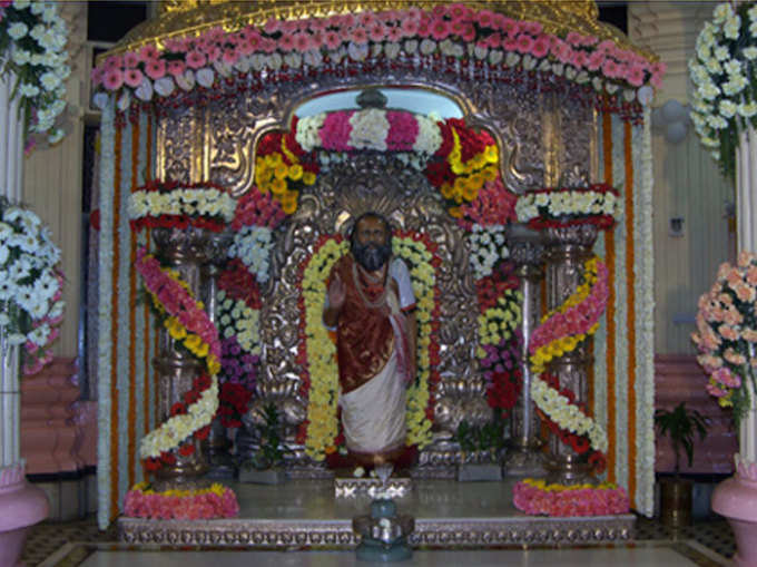 छतरपुर मंदिर में खास
