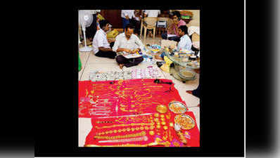 आंध्र प्रदेश में सरकारी बाबू के घर से मिला 11 किलो सोना