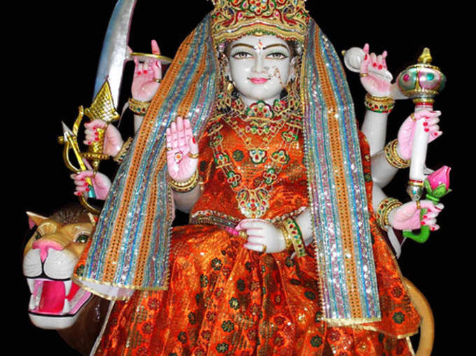 दुर्गा मां को रखें संभालकर