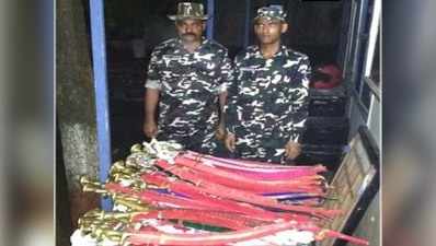 भारत-नेपाल बॉर्डर पर टूरिस्ट बसों से बरामद हुईं 174 तलवारें