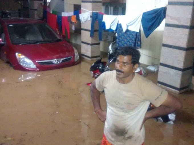 बेंगलुरु के नागसांद्रा मारुति एक्सटेंशन में भरा पानी