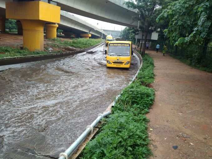 ಮಳೆಯ ಅಬ್ಬರಕ್ಕೆ ನಡುಗಿದ ಬೆಂಗಳೂರು