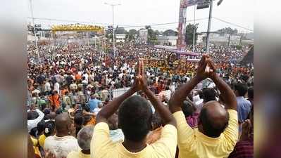 ముగ్ధమనోహర మోహినీ రూపం.. తిరువీధుల్లో తన్మయత్వం