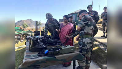 कश्मीर: LoC की फारवर्ड पोस्ट पर रक्षामंत्री का दौरा