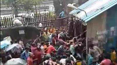 Mumbai stampede: Video taken by eyewitness shows chaos 